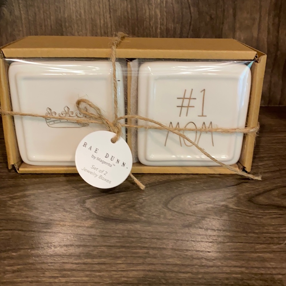 Rae Dunn “CROWN” and #1 MOM Set of 2 Jewelry Boxes - Picture 1 of 3